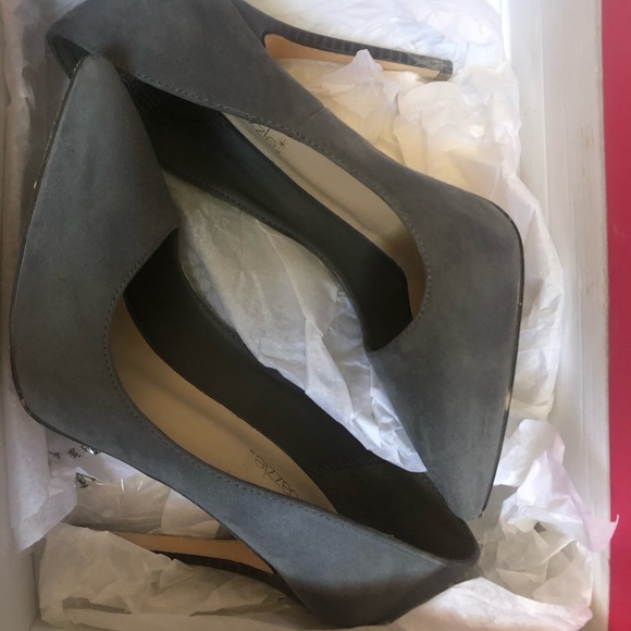 Pumps - Picture 2 of 5